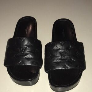 Louis Vuitton Jumbo Flatform Monogram Mules
 Signature jumbo LV monogram print